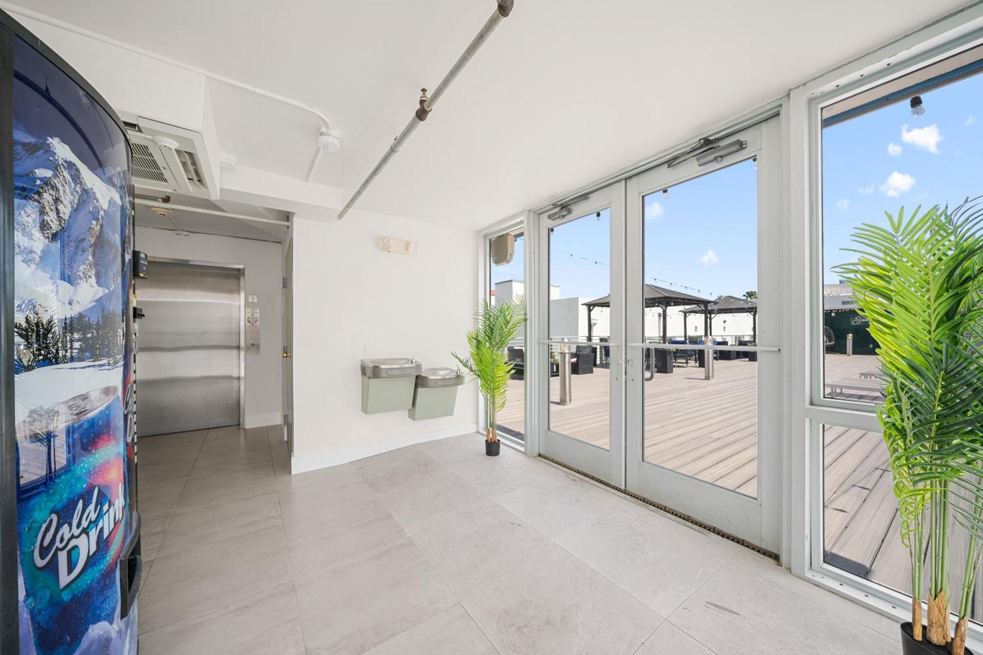 The Samantha By Lowkl Miami Beach Bagian luar foto
